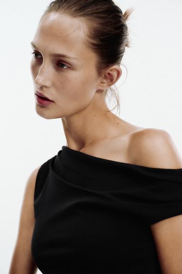 ASYMMETRIC TEXTURED TOP - Black by Zara