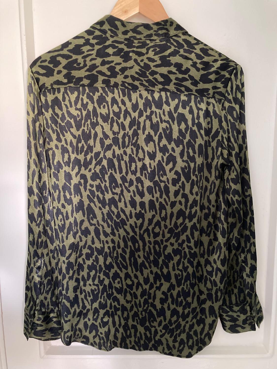 PRINTED SHIRT WITH A SATIN FINISH - Image 2