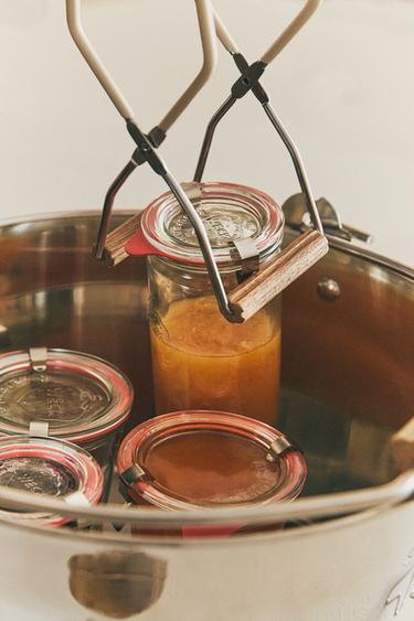 WOODEN JAR TONGS - Cream by Zara