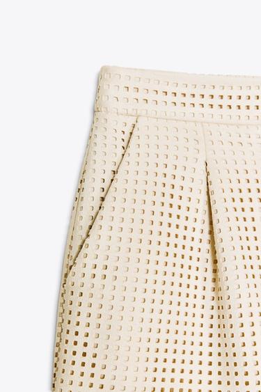 BERMUDA DÉCOUPÉE EFFET DAIM - Écru de Zara - Image 7