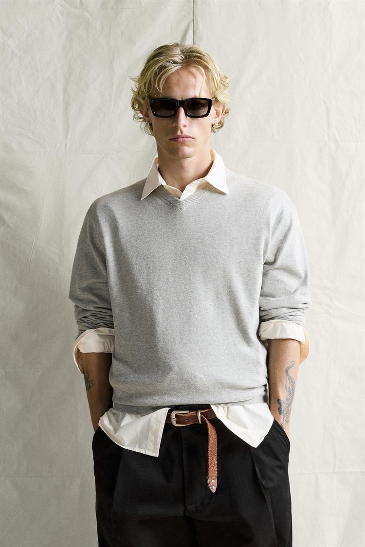 REGULAR FIT V-NECK JUMPER