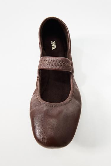 LEATHER BALLERINAS WITH ELASTIC STRAP - Brown by Zara