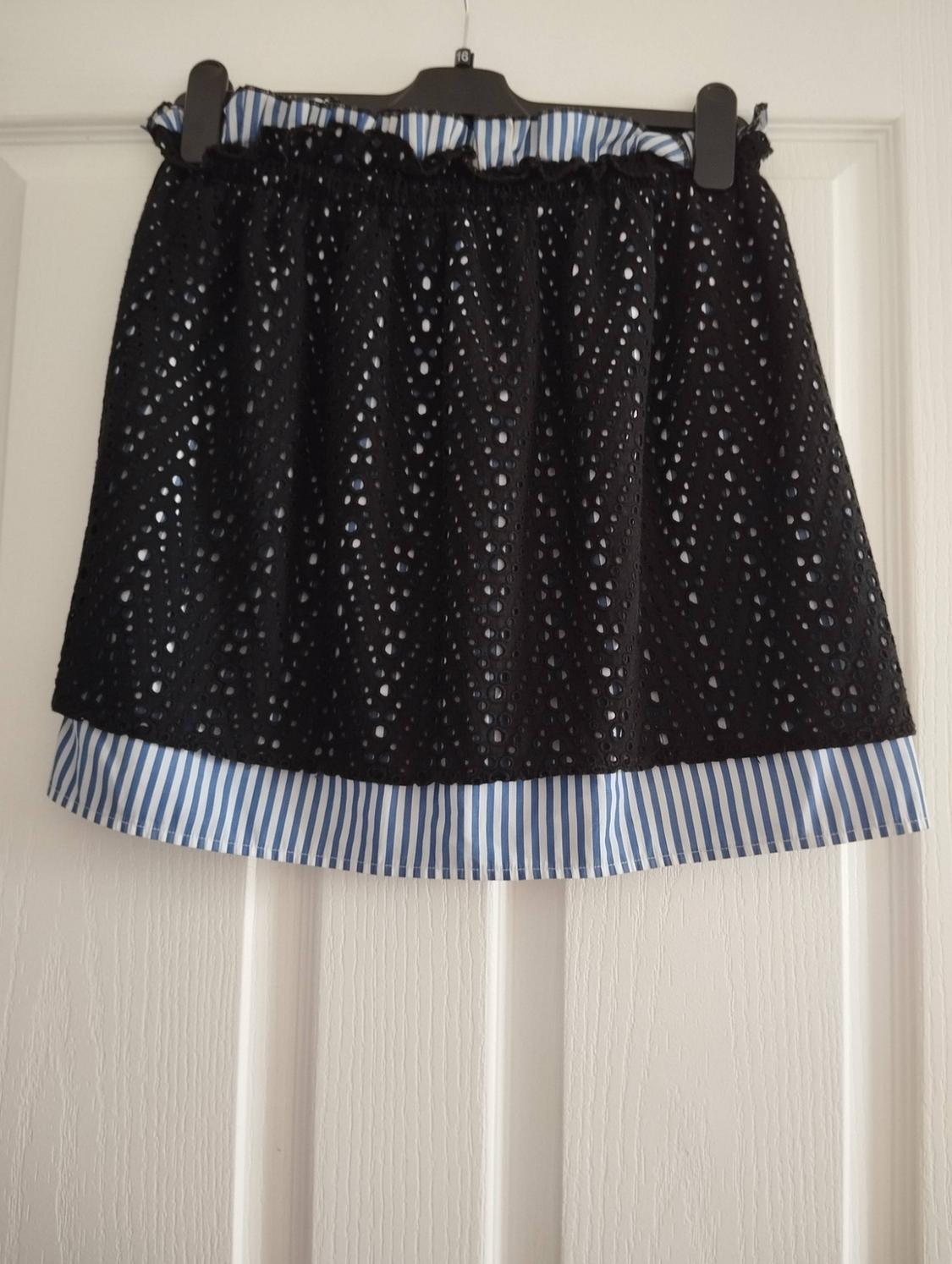CONTRASTING EMBROIDERED SKIRT - Image 2