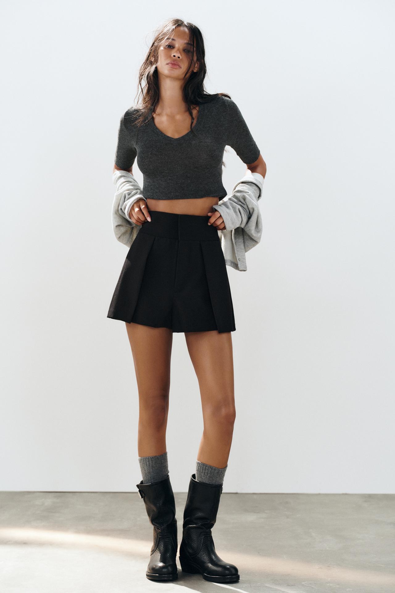 PLEATED SHORTS
