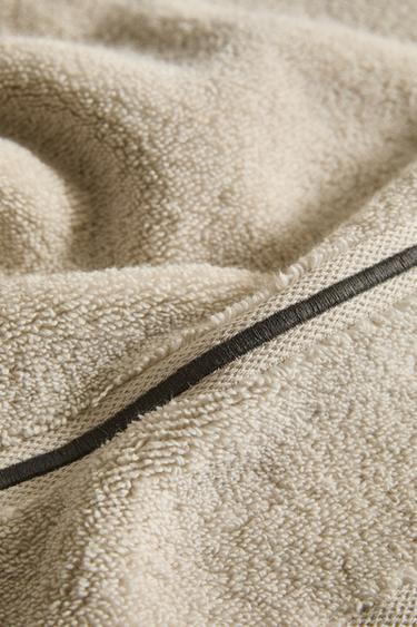 EMBROIDERED TRIM BATH TOWEL - Stone by Zara