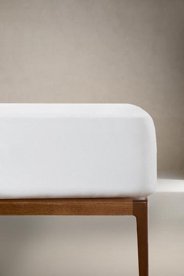 WATERPROOF COTTON JERSEY MATTRESS PROTECTOR - White by Zara