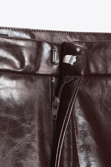 SHORT EN MATIÈRE SYNTHÉTIQUE - Bordeaux foncé de Zara - Image 7