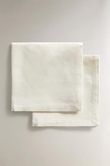 حزمة فوط مائدة جاكار بأزهار (حزمة 2 قطعة) - أبيض الخاص بـ Zara