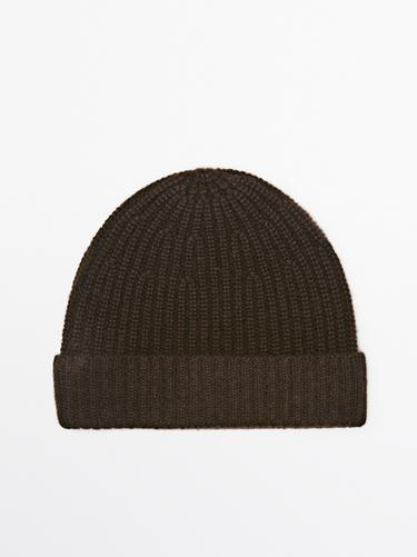 Bonnet côtelé 100 % cachemire - Marron de Zara