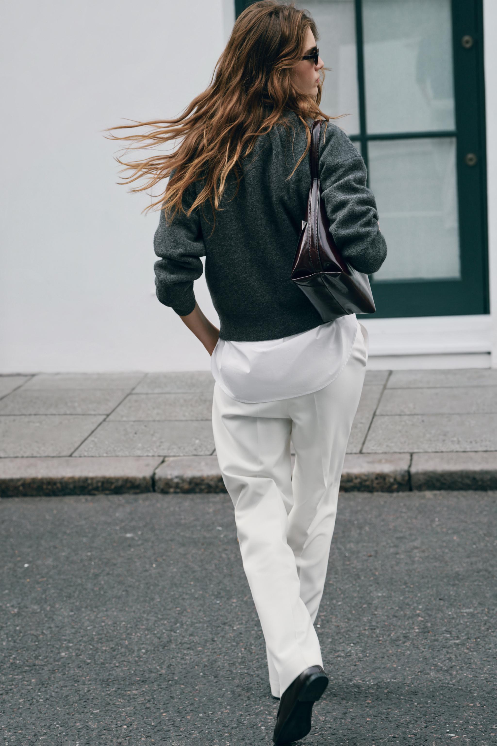 PULL EN MAILLE À COL PLIS