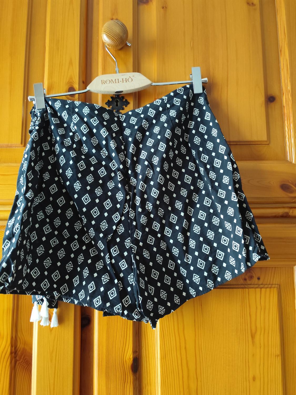 PRINTED SKORT WITH TASSELS - Image 5