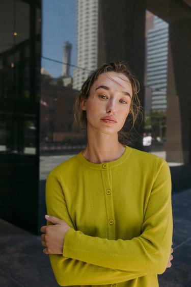 GILET BASIQUE EN MAILLE À BOUTONS - Vert pistache clair de Zara - Image 3