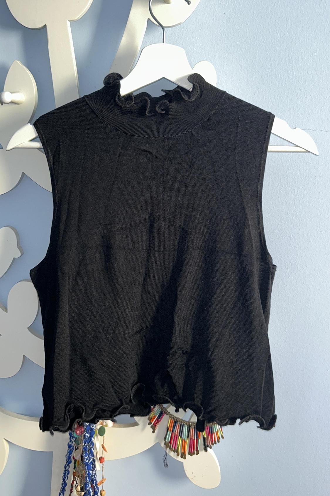 KNIT TOP WITH SCALLOPED TRIMS