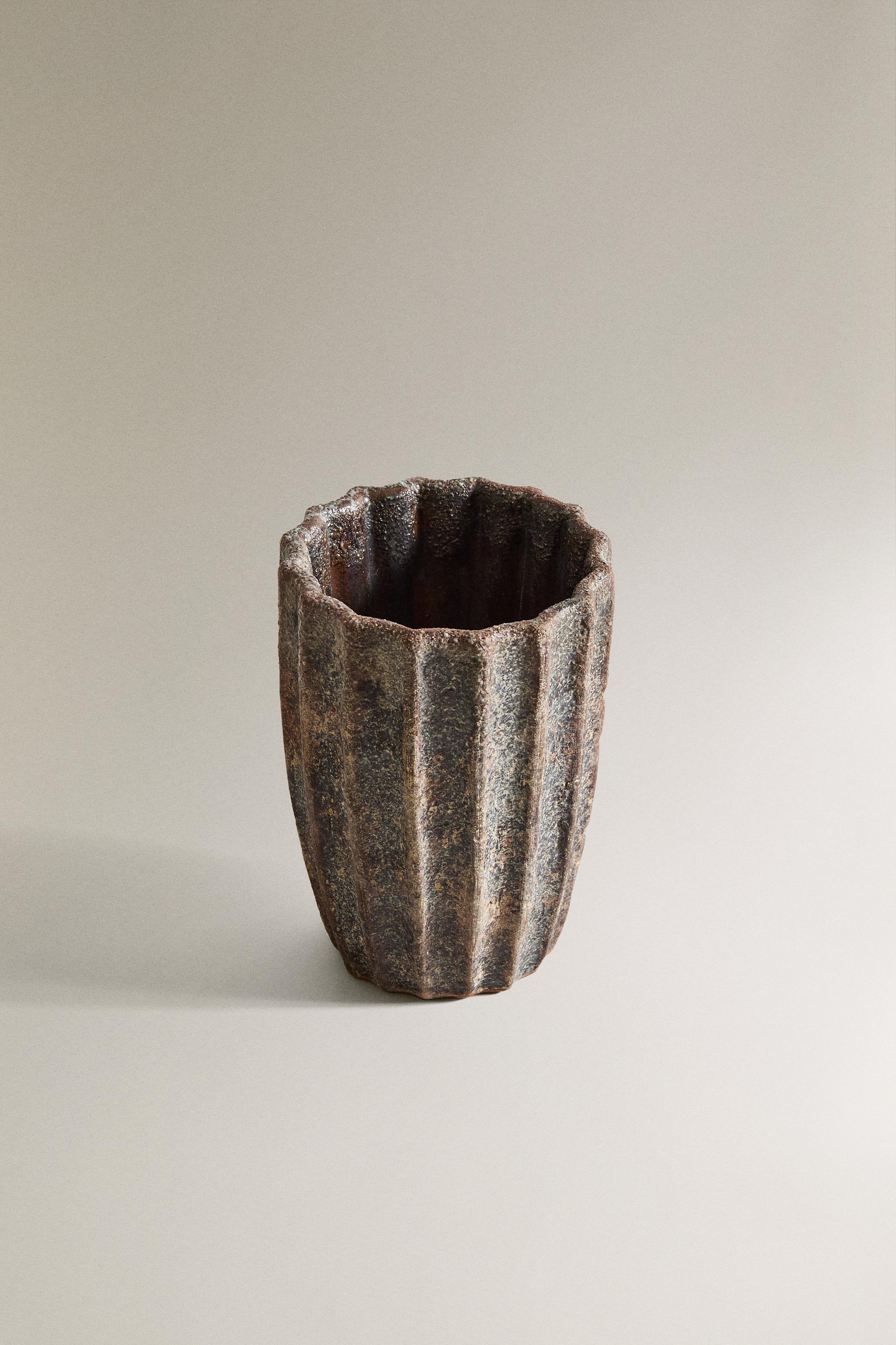 TERRACOTTA RAISED DESIGN TOOTHBRUSH HOLDER
