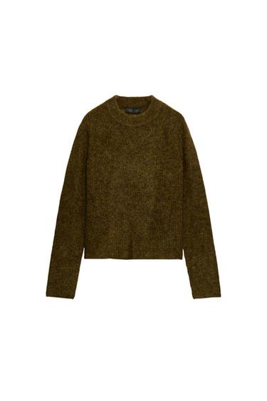 Μπροστινή όψη πλεκτού χακί πουλόβερ με στρογγυλή λαιμόκοψη και μακριά μανίκια.