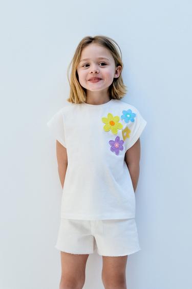 CAMISETA APLIQUE FLORES - Blanco de Zara