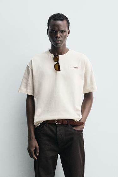 CAMISETA PARCHE ESTAMPADO CONTRASTE - Beixe de Zara