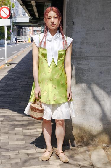 FLORAL PRINT SATIN MINI DRESS - Fluorescent lime by Zara