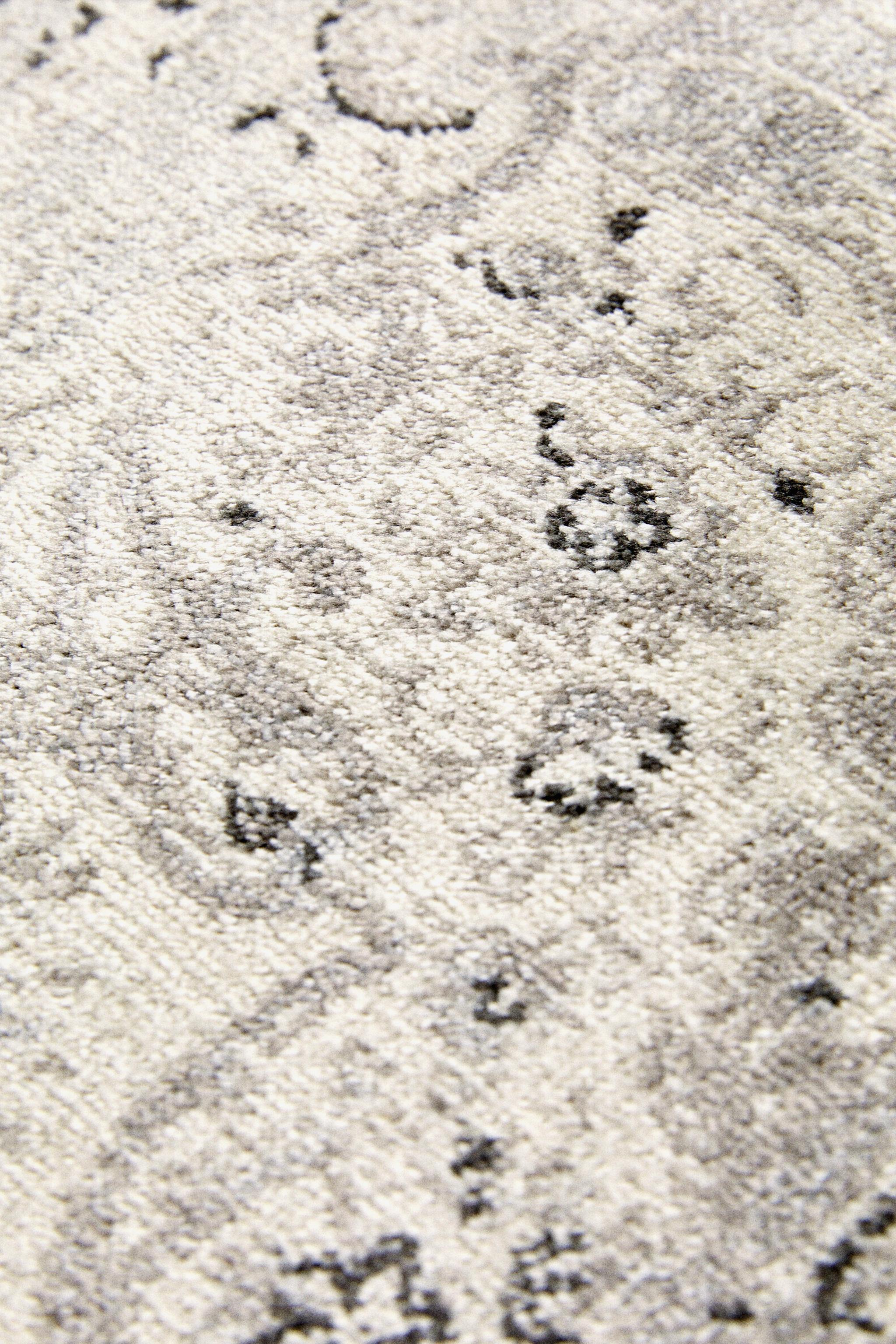 VINTAGE STYLE AREA RUG