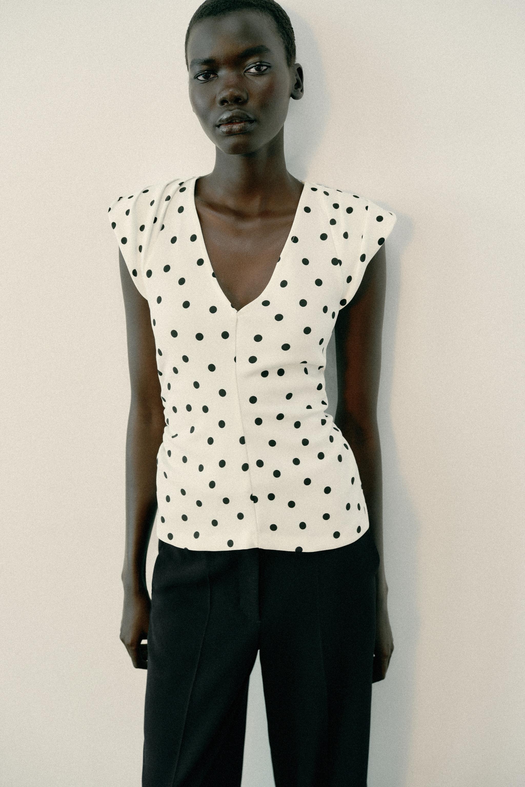 POLKA DOT SHOULDER PAD TOP