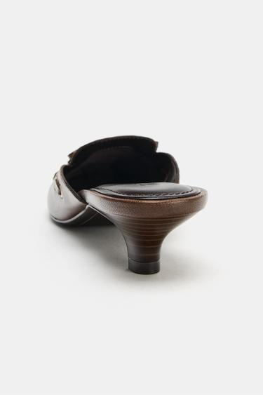 CHAUSSURES BATEAU EN CUIR À BRIDES ARRIÈRE - Marron foncé de Zara - Image 5