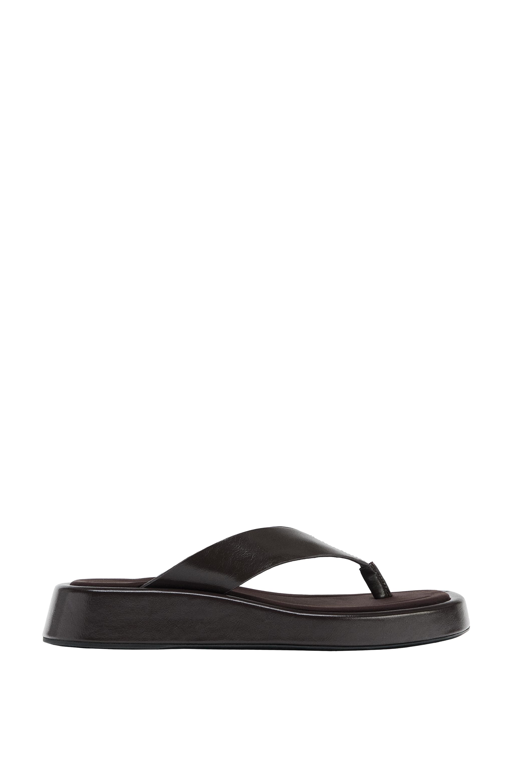 FLAT SANDALS WITH STRAP