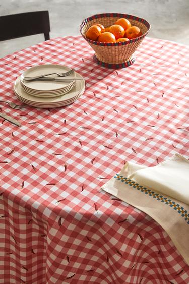 CHILLI PEPPER RESIN-COATED COTTON TABLECLOTH - Red by Zara