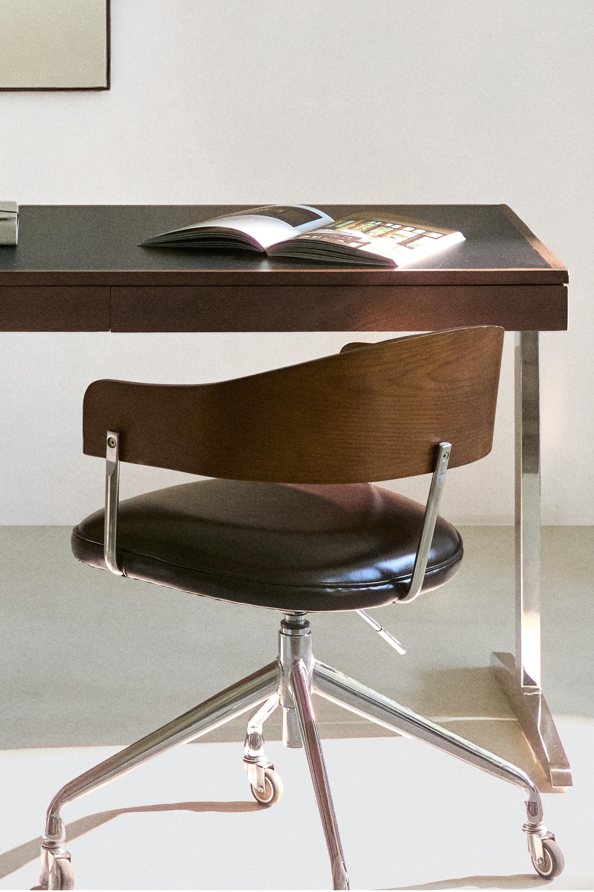 WOODEN DESK WITH METAL LEGS