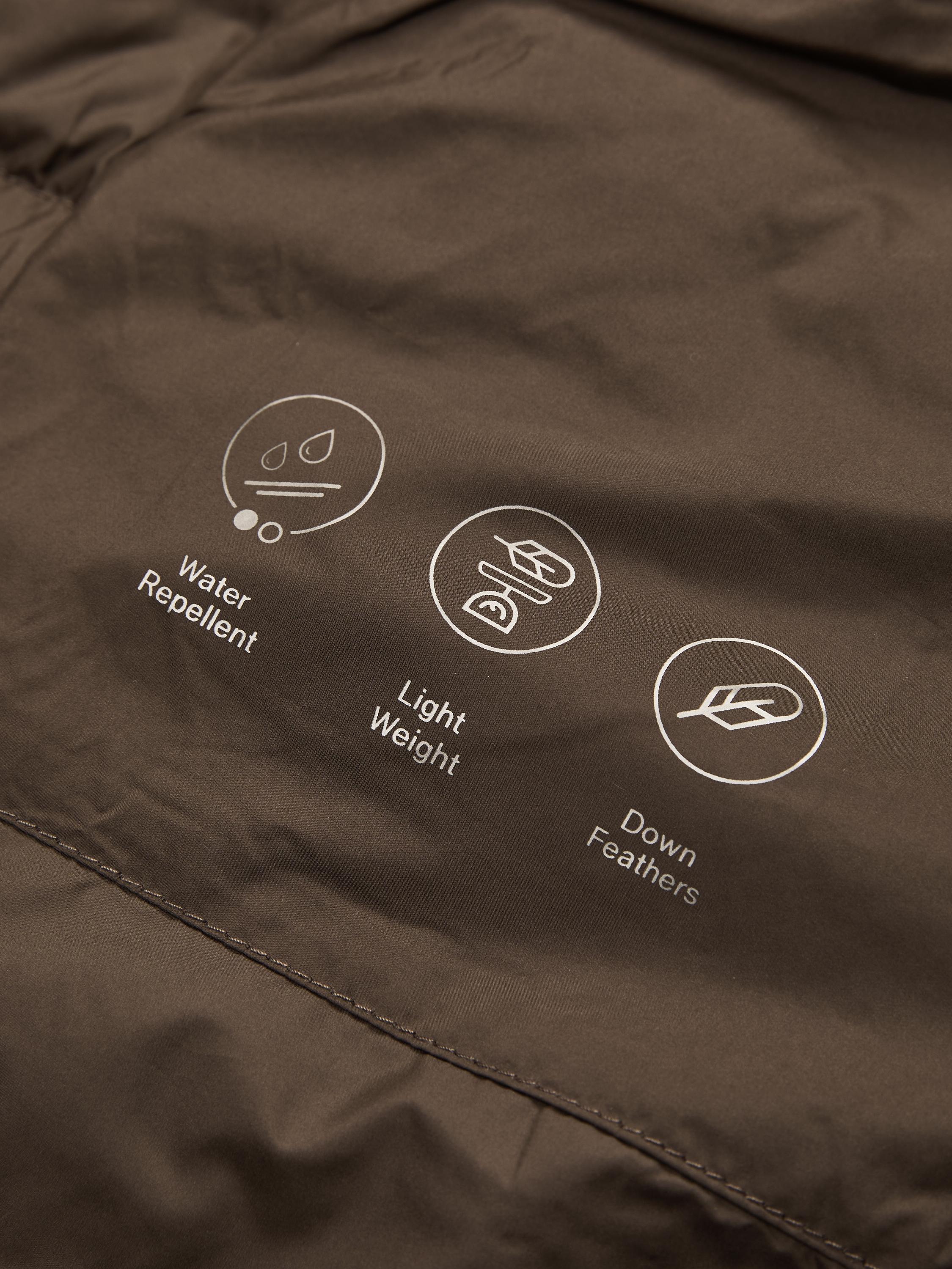 Water-repellent ultra lightweight down blend jacket