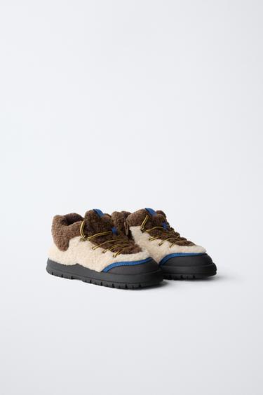 ЧЕРЕВИКИ ЗІ ШТУЧНОЮ ОВЧИНОЮ - Пісочно-коричневий Zara