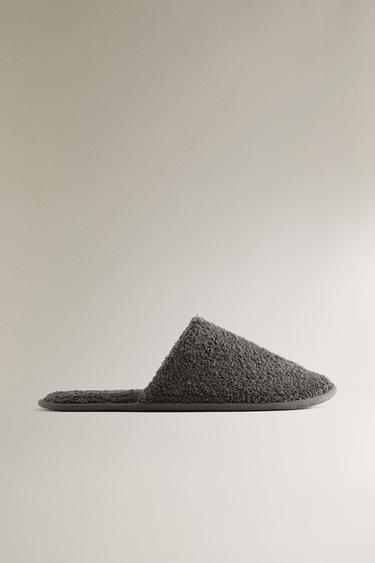 ZAPATILLA TOALLA BAÑO - Gris Oscuro de Zara - Imagen 0