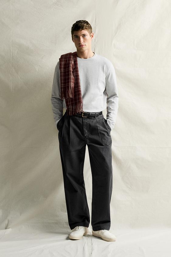 PANTALÓN CHINO REGULAR FIT PLIEGUES - Piedra de Zara - Imagen 0