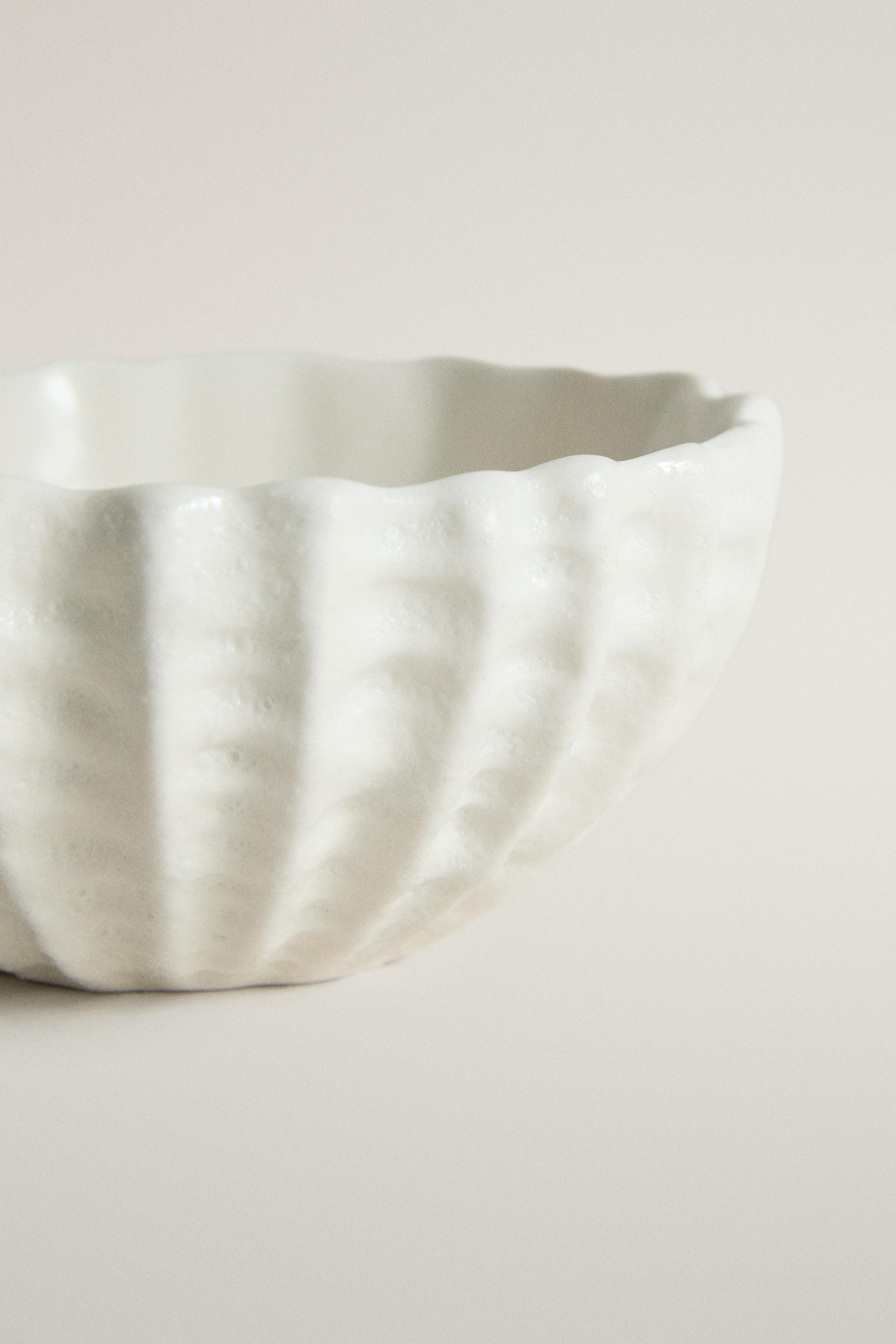 EMBOSSED SNACK BOWL