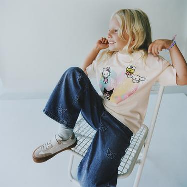 CAMISETA HELLO KITTY AND FRIENDS © SANRIO - Crudo de Zara