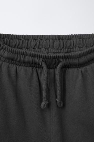 ENSEMBLE DE JOGGING T-SHIRT ET BERMUDA UNI - Gris anthracite de Zara - Image 4