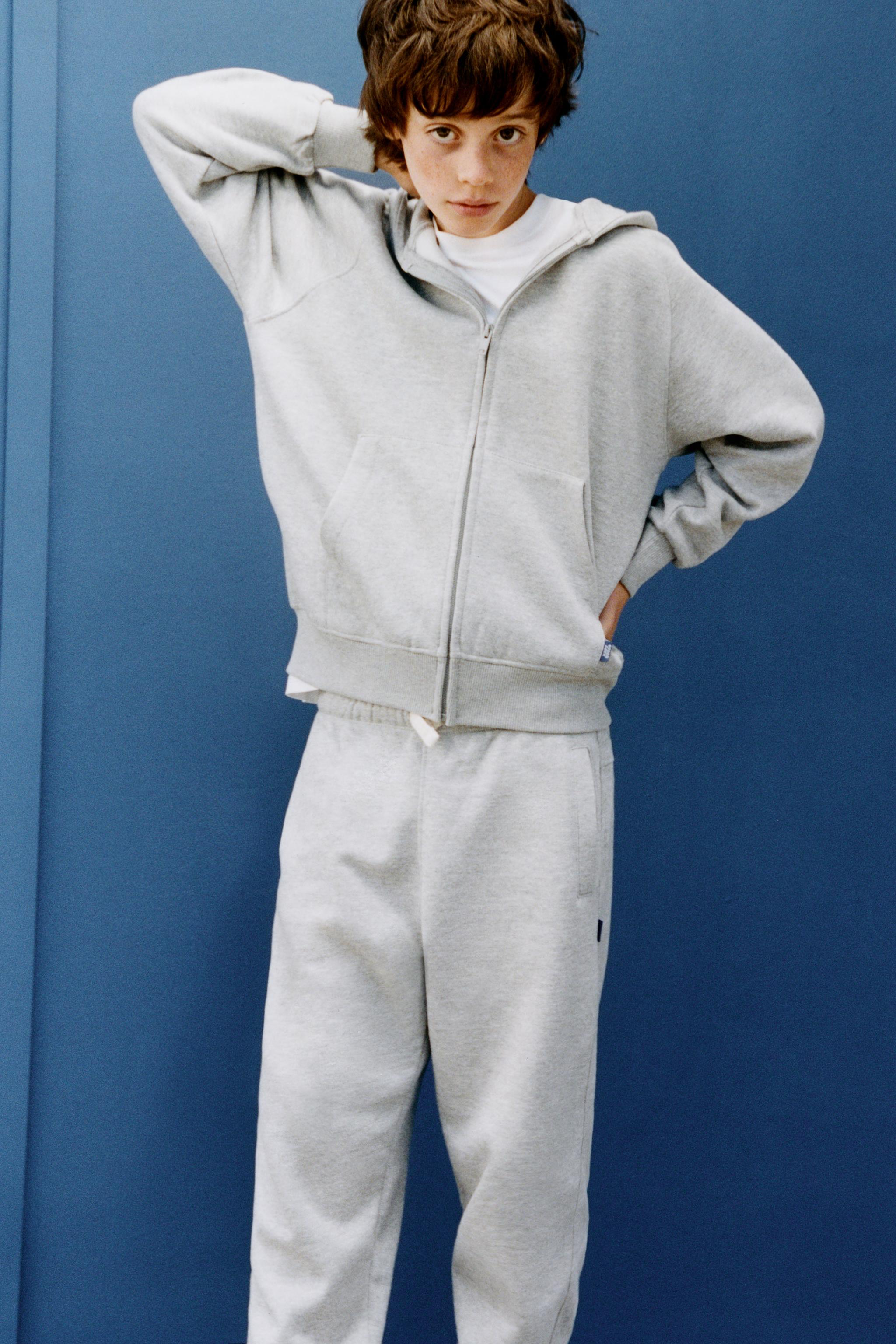 SOLID FLEECE JOGGERS WITH LABEL — Gray marl