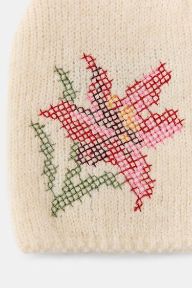 BONNET BEANIE EN MAILLE BRODERIES FLEURS - Écru de Zara - Image 3
