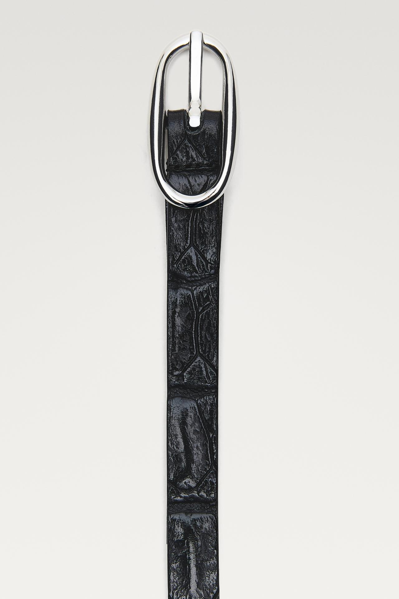 Leather belt with oval buckle and textured finish — Black
