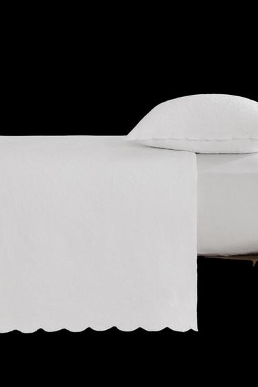 Zara SCALLOPED FLOWER BEDSPREAD - White