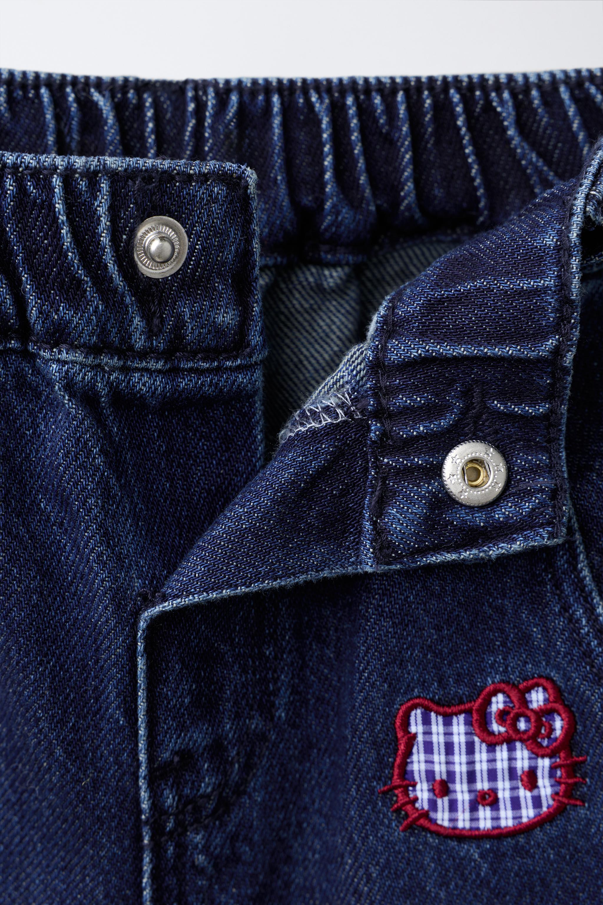 新品　ZARA バレルジーンズ ハローキティ HELLO KITTY © SANRIO刺繍入りバレルデニムパンツ - ブルー | ZARA