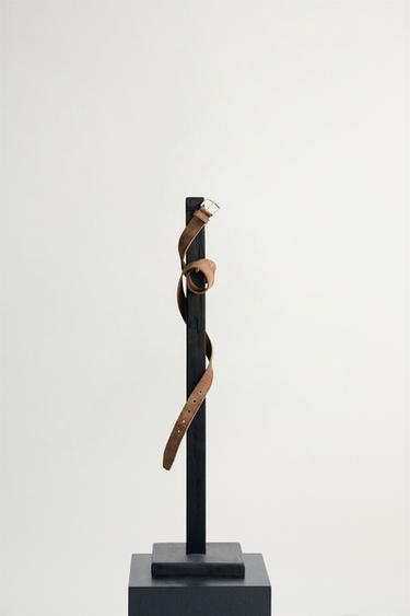 حزام جلد بلمسة شمواه - جملي داكن by Zara