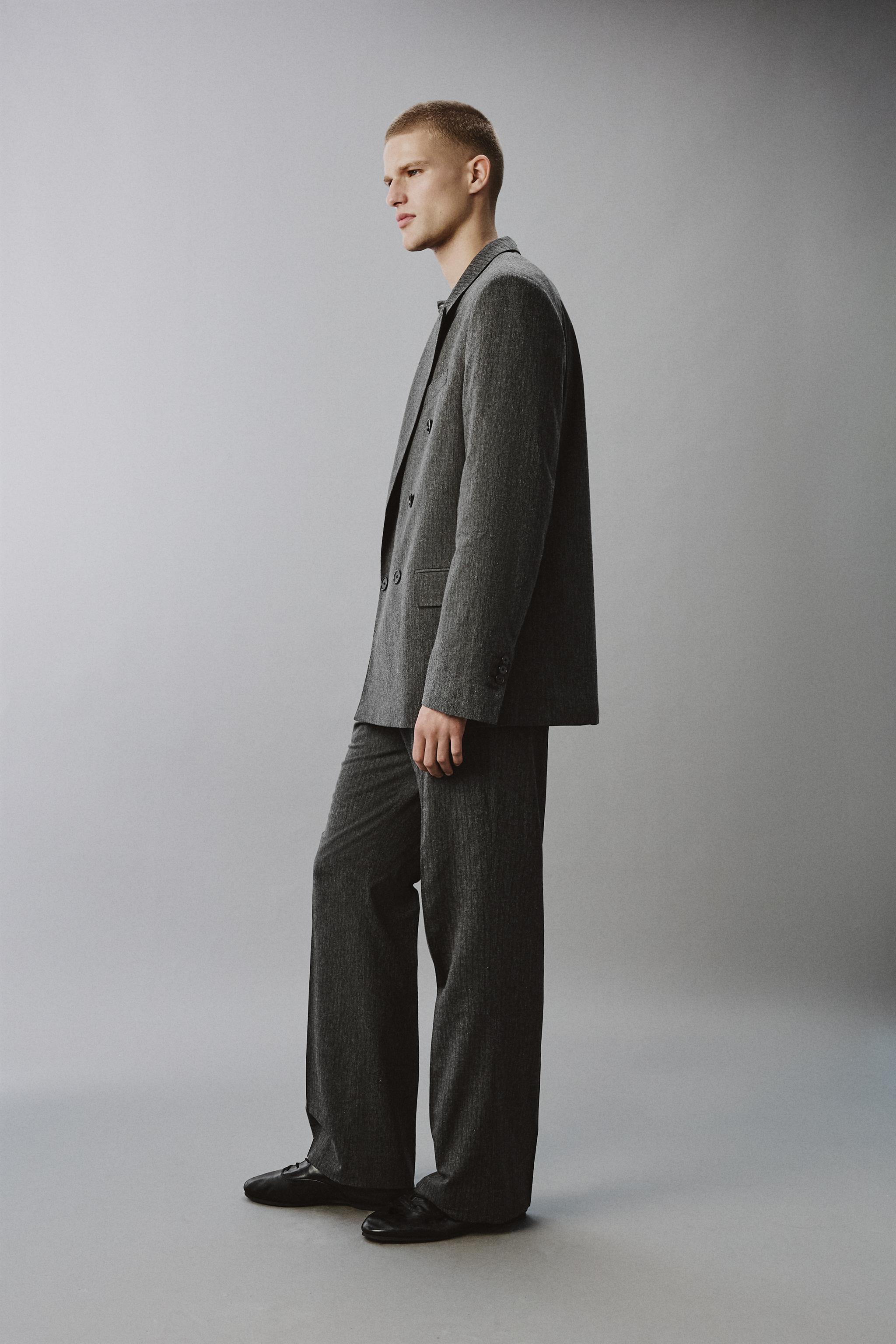 RELAXED FIT DOUBLE-BREASTED PINSTRIPE SUIT BLAZER