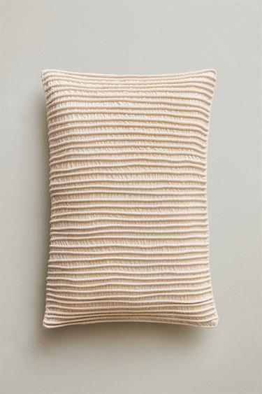 KISSENBEZUG MIT FALTEN - Cremefarben von Zara