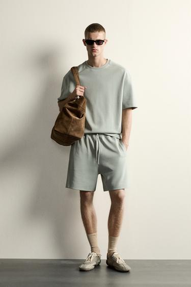 برمودا رياضية RELAXED FIT من الإنترلوك - أخضر لامع الخاص بـ Zara