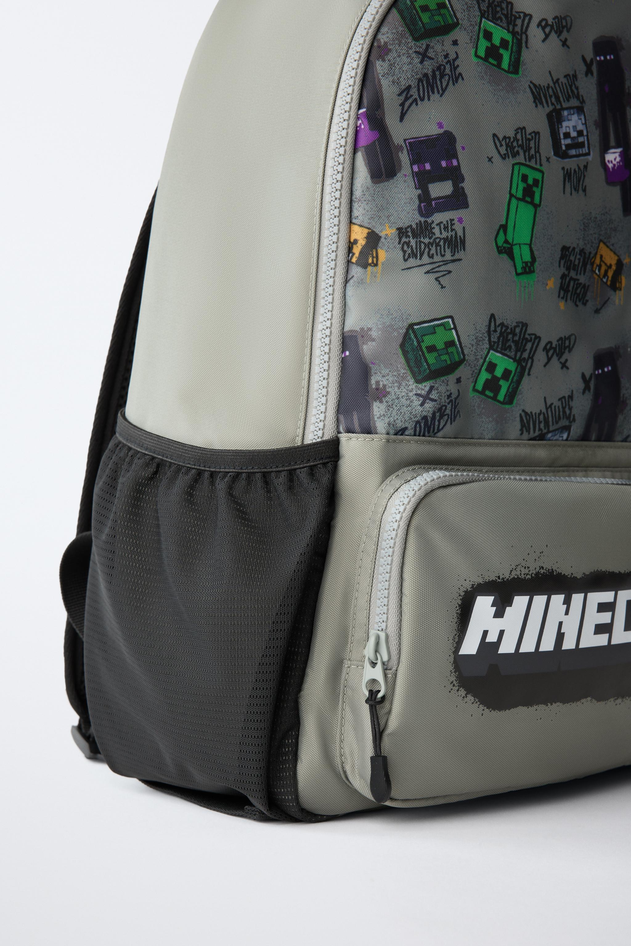 MINECRAFT © MOJANG AB. ™ BACKPACK