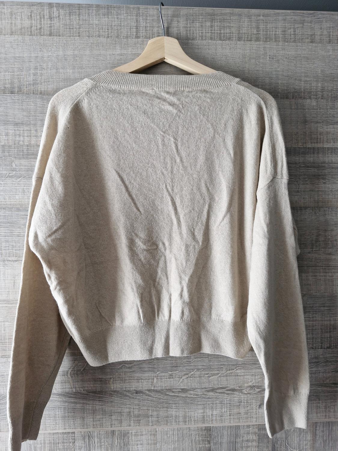 BEIGE TRUI MET V HALS - Image 2