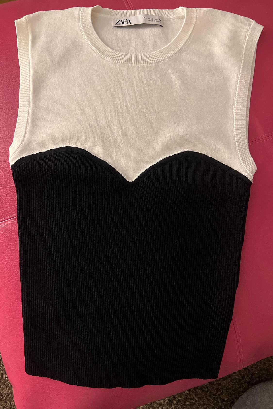 CONTRAST KNIT TOP