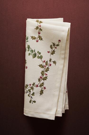 PACK OF COTTON CHRISTMAS HOLLY LEAF NAPKINS (PACK OF 2) - Ecru by Zara