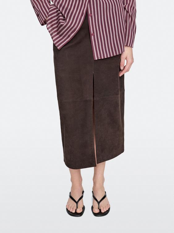 Mid-heel sandals with toe divider