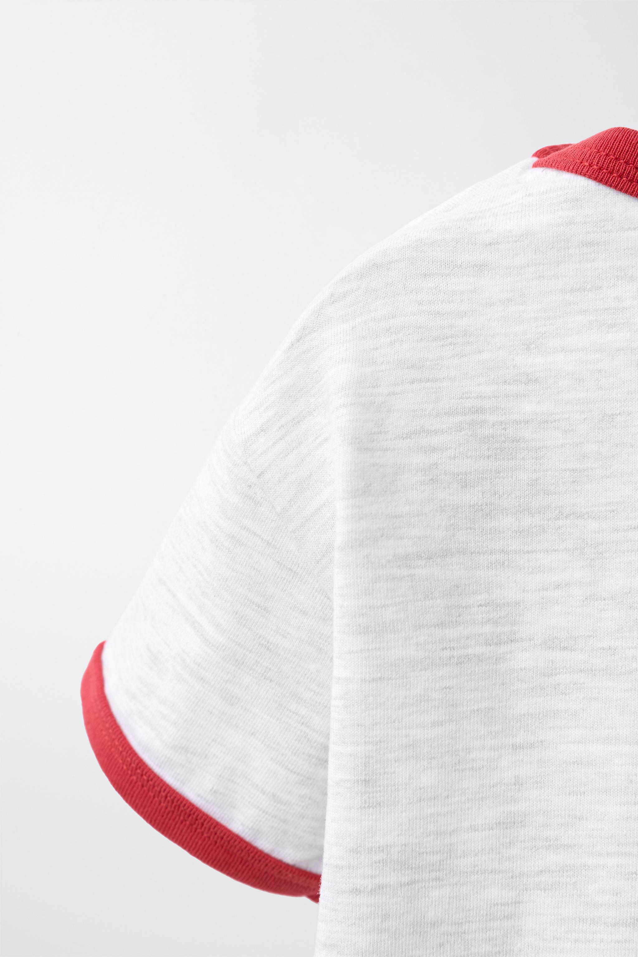 T-SHIRT À LISERÉS EN CONTRASTE